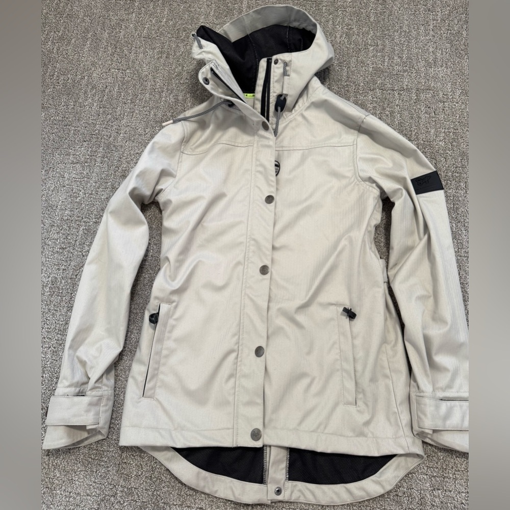 Saga Outerwear woman’s Ski/snowboard Jacket size Medium